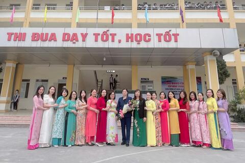 Hưởng ứng tuần lễ áo dài của CB-GV trường THPT Hùng Vương